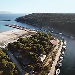Ξενοδοχείο με διαμερίσματα Corallo & 4*