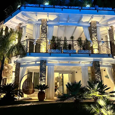 アパートホテル Corallo & 4*